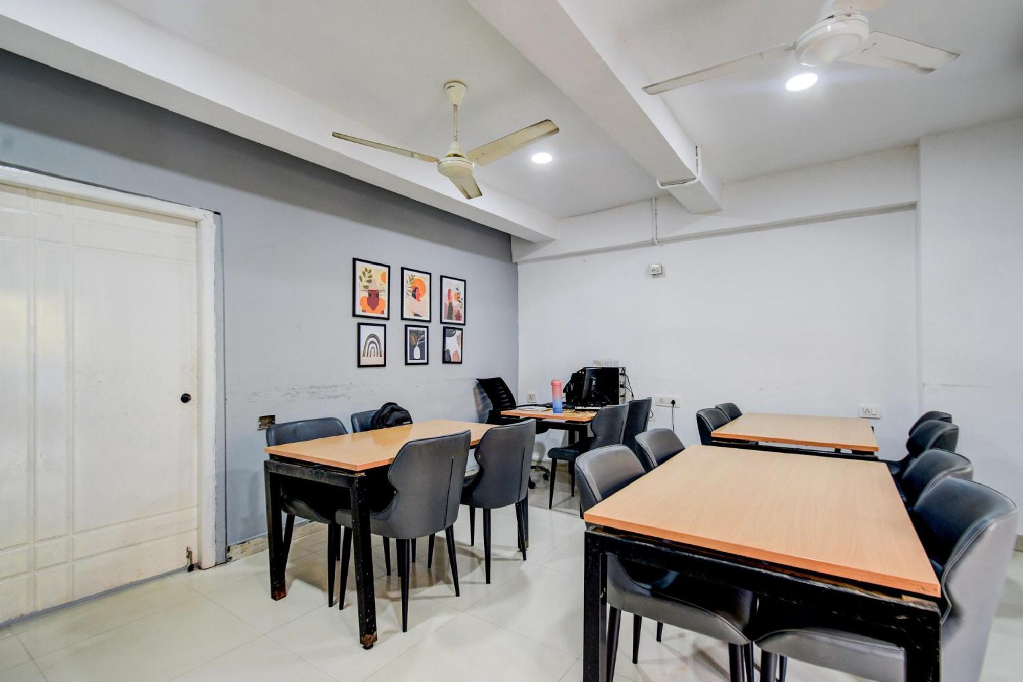Hotel O Bee Oak Gachibowli 외부 사진