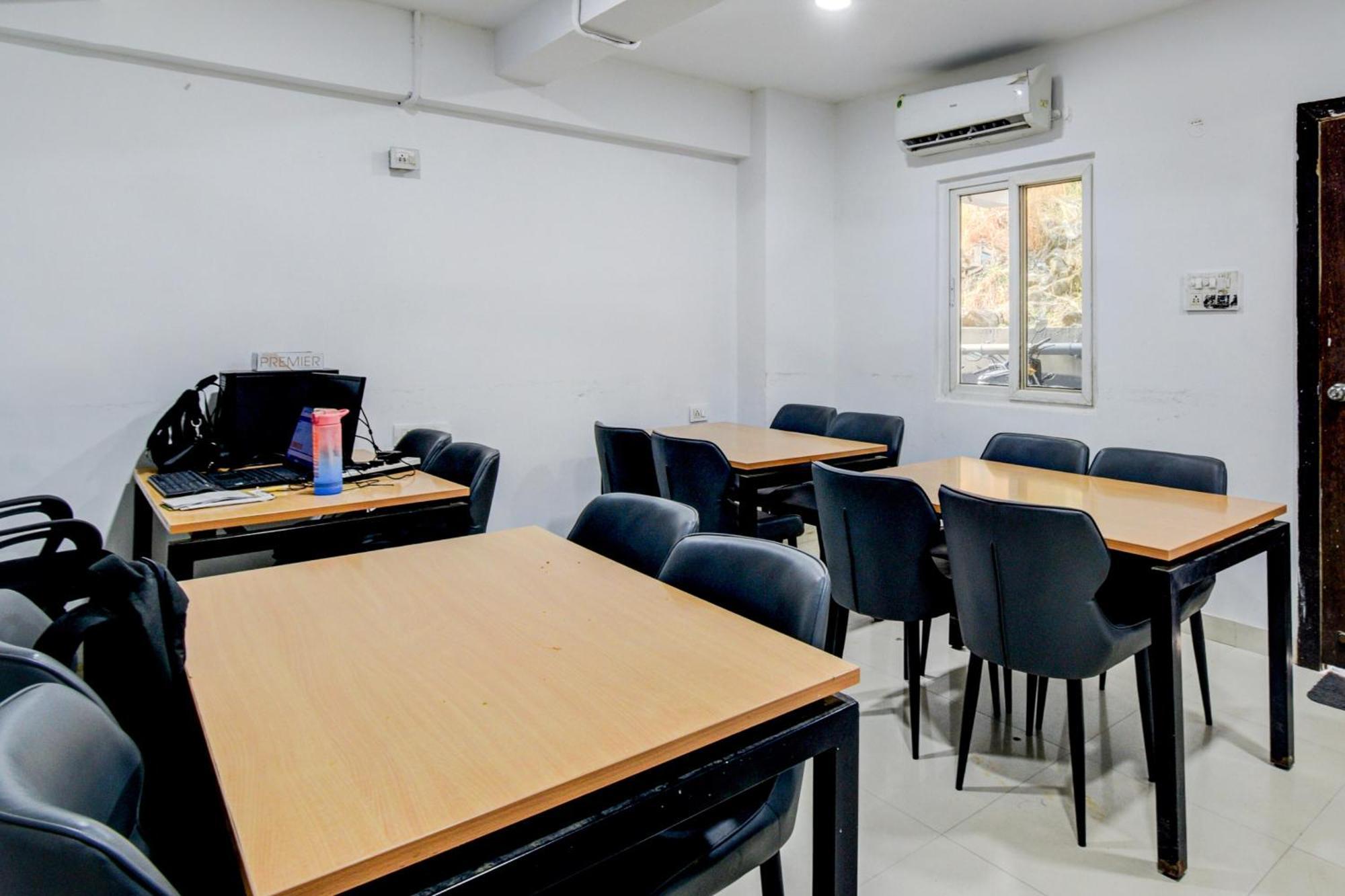 Hotel O Bee Oak Gachibowli 외부 사진